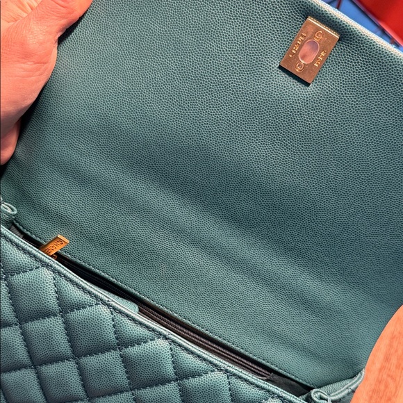Chic Green Quilted Handbag - Picture 9 of 12